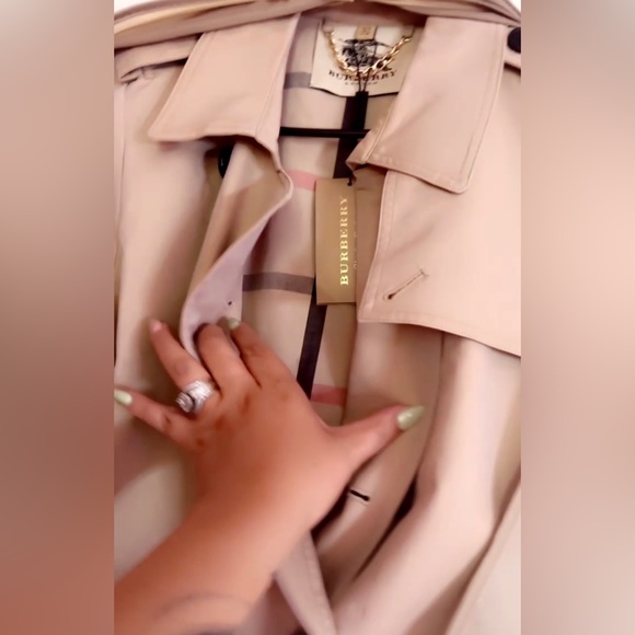 Beautiful coat 🧥 - Picture 3 of 7